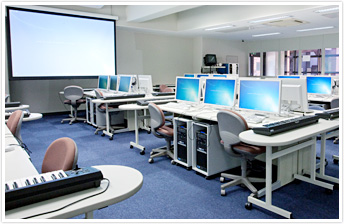 メディアガーデン / マルチメディア教室は、マルチメディアコンテンツ（動画像、音声を含む）の作成プロセスを体験できる場所です。