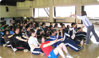 神奈川県内の小・中・高等学校で学校サポーターとして年間を通して教室に入ります。